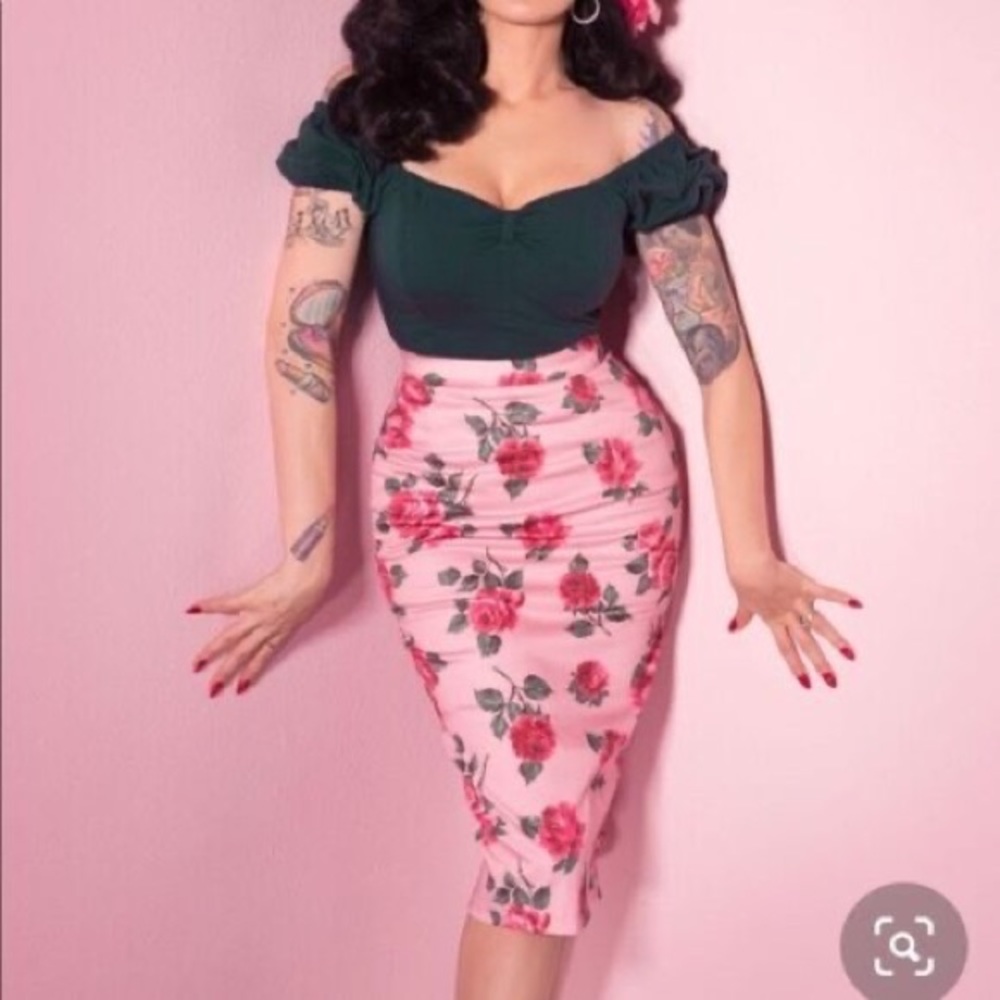 Vixen Pencil Skirt in Pink Rose Print🌹❤️